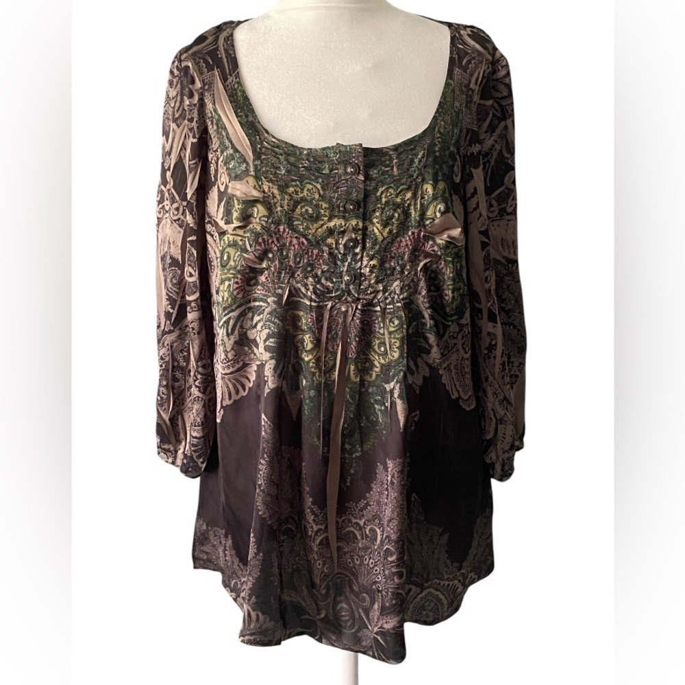 One world size M floral top blouse
